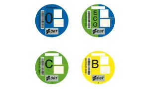 Pegatinas DGT: 0, ECO, C y B. Es obligatorio llevar la pegatina medioambiental para circular en zonas de bajas emisiones.