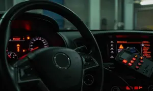 Panel de control de un coche con luces de advertencia encendidas. El diagnóstico indica que mi coche no tiene fuerza al acelerar.