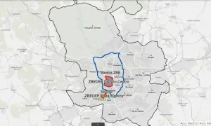 Mapa de Madrid con zonas ZBE y ZBEDEP. Rutas de carga y descarga marcadas en azul y rojo.