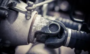 Detalle de un cardan de moto, pieza clave para transmitir potencia.