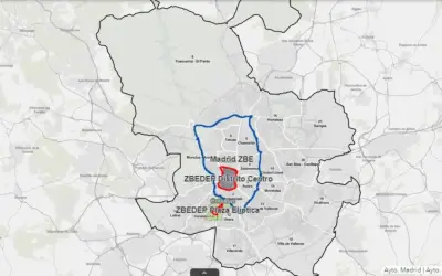 Mapa de Madrid con zonas ZBE y ZBEDEP. Rutas de carga y descarga marcadas en azul y rojo.
