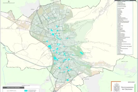 Mapa de Granada que muestra la zona de bajas emisiones (ZBE) y los aparcamientos adheridos a ella.