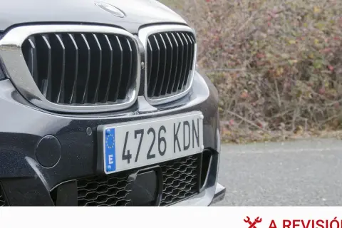 Matrícula de coche con el número 4726 KDN. El año de matriculación es un detalle importante para este vehículo.