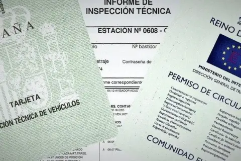 Documentación de moto: Tarjeta de inspección técnica, permiso de circulación y otros documentos oficiales.