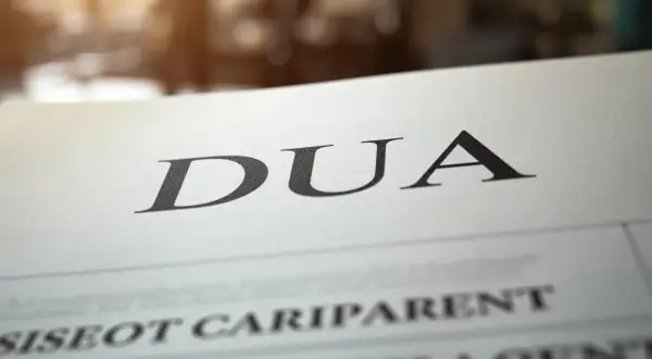 Documento con la palabra DUA en grande. Ideal para quienes buscan cómo calcular DUA Canarias coche.