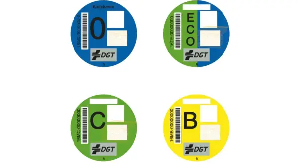 Pegatinas DGT: 0, ECO, C y B. Es obligatorio llevar la pegatina medioambiental para circular en zonas de bajas emisiones.