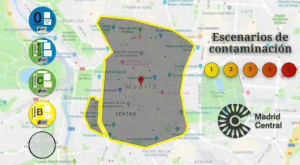 Pegatina B de Madrid, parte de un mapa de "Escenarios de contaminación" con distintivos DGT y niveles de polución.