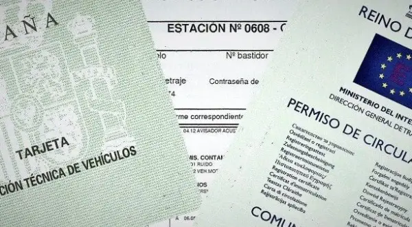 Documentación de moto: Tarjeta de inspección técnica, permiso de circulación y otros documentos oficiales.
