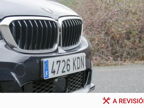 Matrícula de coche con el número 4726 KDN. El año de matriculación es un detalle importante para este vehículo.