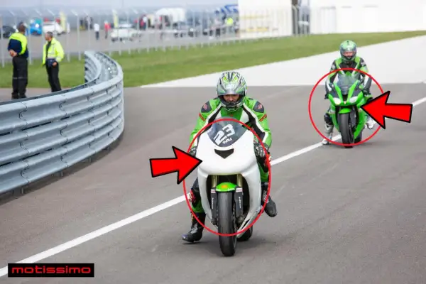 El carenado de una motocicleta, como el de estas motos de carreras, mejora la aerodinámica y protege al piloto.