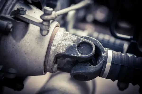 Detalle de un cardan de moto, pieza clave para transmitir potencia.